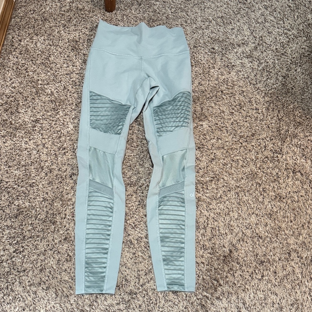 ALO Yoga Light Blue Leggings with Ribbed Details